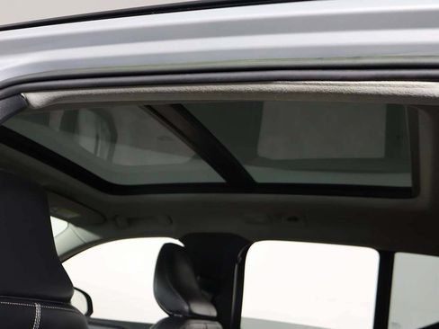 Used 2023 Volvo XC40 B5 Plus w/ Climate Package AWD/4WD image 17