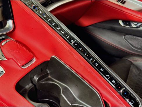 Used 2022 Chevrolet Corvette Stingray Premium Conv w/ Z51 Performance Package RWD image 14
