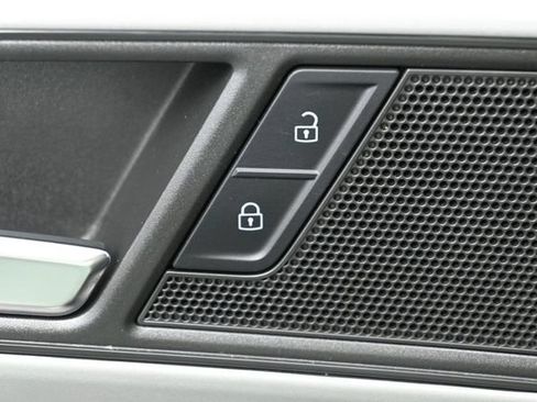 Used 2023 Volkswagen Atlas SE w/ Panoramic Sunroof Package FWD image 14