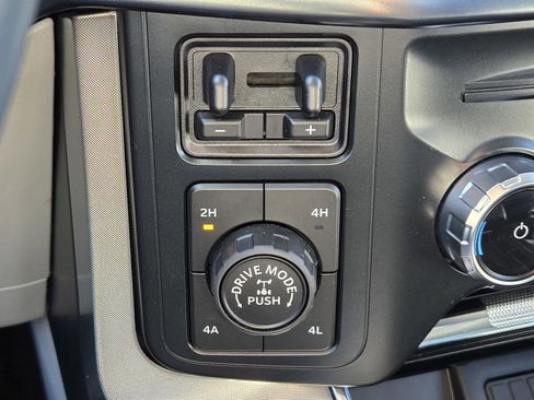 Used 2023 Ford F150 Limited image 21