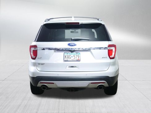 Used 2017 Ford Explorer XLT w/ Equipment Group 202A AWD/4WD image 6
