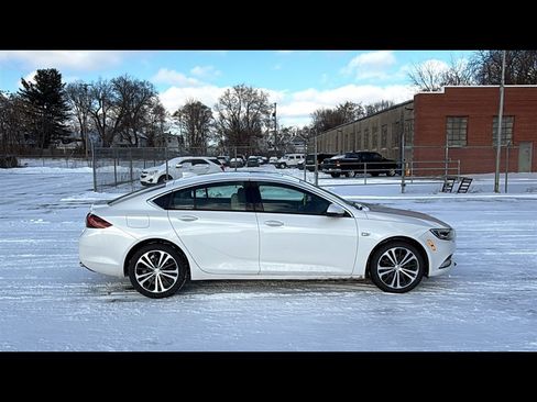 Used 2018 Buick Regal Essence w/ Driver Confidence Package #1 image 6
