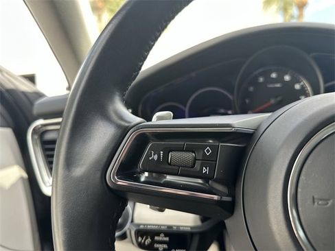 Used 2022 Porsche Panamera 4S image 31