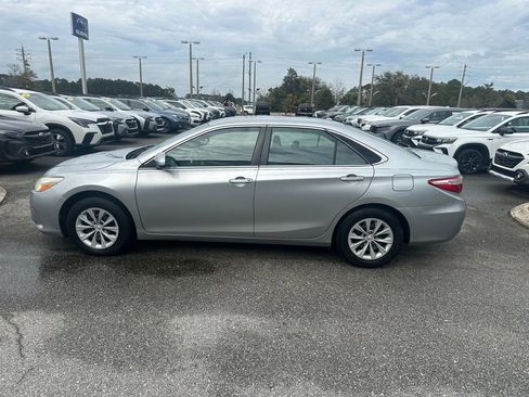 Used 2017 Toyota Camry LE image 9