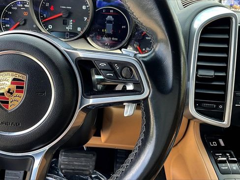 Used 2018 Porsche Cayenne Platinum Edition w/ Premium Package Plus image 17