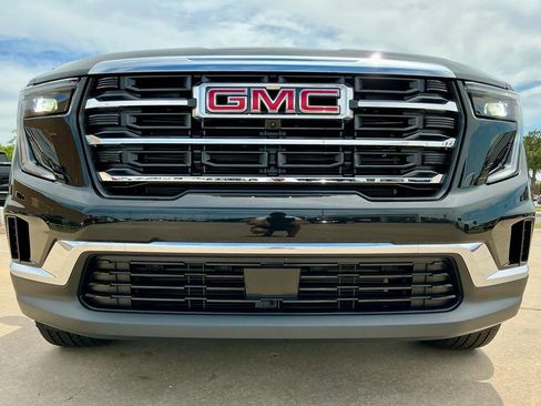 Used 2025 GMC Acadia Elevation FWD image 9
