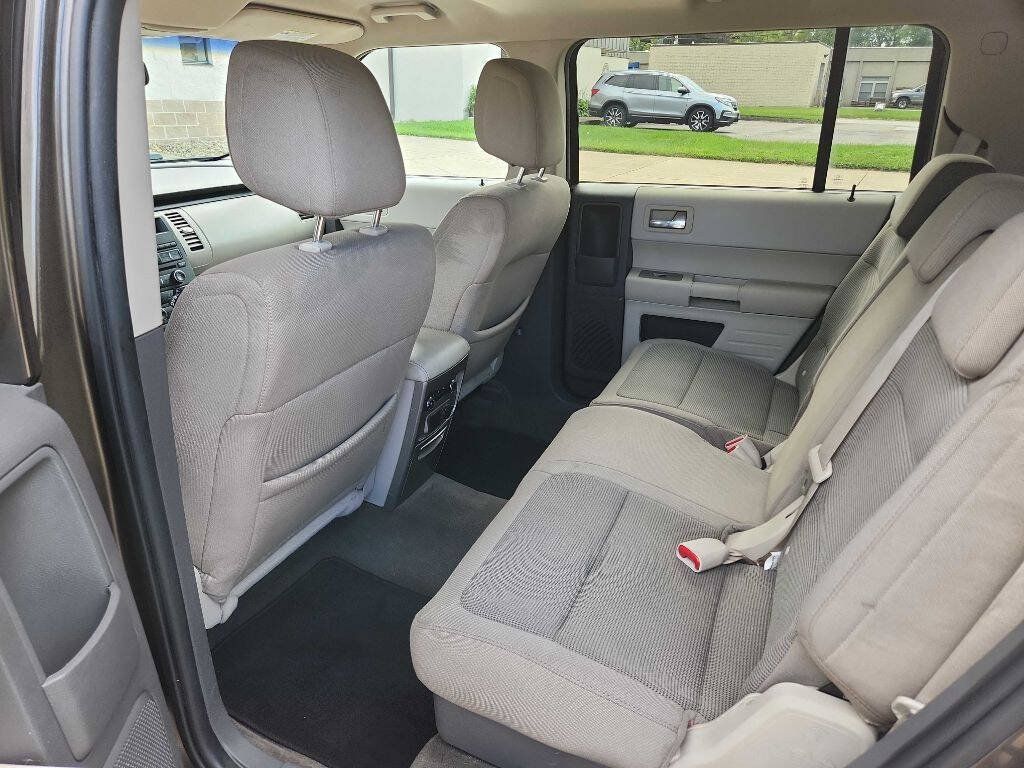Used 2011 Ford Flex SE FWD image 10