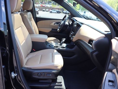 Used 2022 Chevrolet Traverse Premier AWD/4WD image 22