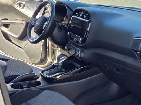 Used 2024 Kia Soul EX image 28