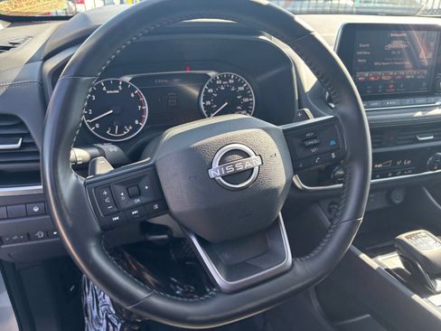 Used 2025 Nissan Rogue SV FWD image 29