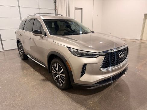 Used 2023 INFINITI QX60 Sensory w/ Vision Package image 3