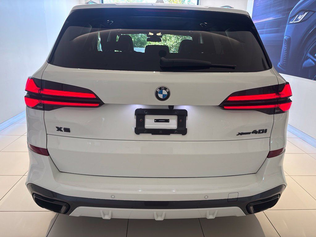 Used 2024 BMW X5 xDrive40i w/ M Sport Package AWD/4WD image 3