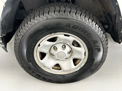 Used 2016 Toyota Tacoma SR image 11