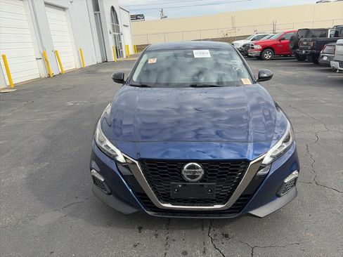 Used 2021 Nissan Altima 2.5 SR image 2