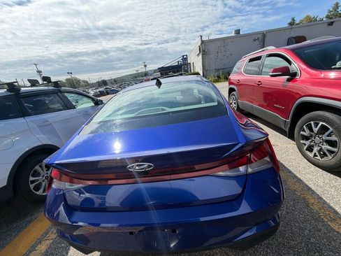 Used 2023 Hyundai Elantra SEL w/ Convenience Package FWD image 3