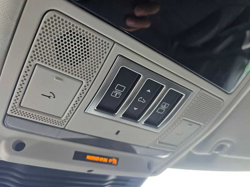 Certified 2024 Land Rover Discovery S image 34