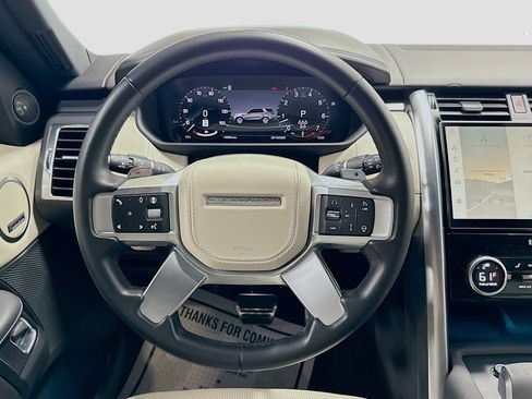 Used 2024 Land Rover Discovery Metropolitan Edition image 40