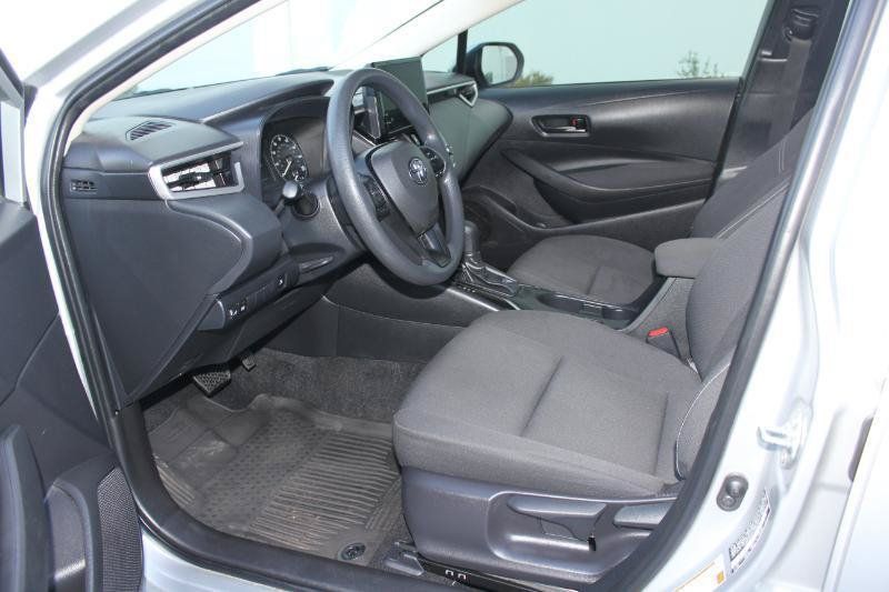 Used 2025 Toyota Corolla LE FWD image 9