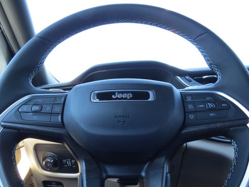 New 2025 Jeep Grand Cherokee Limited w/ Trailer Tow Package image 21