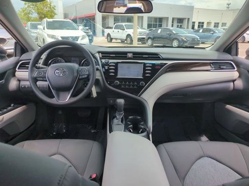 Used 2018 Toyota Camry LE image 16