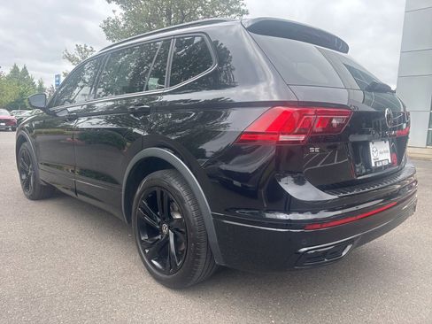 Used 2023 Volkswagen Tiguan SE R-Line AWD/4WD image 2
