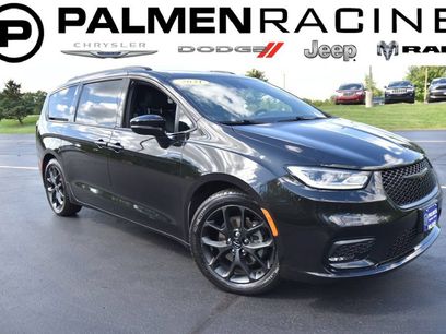 Used 2021 Chrysler Pacifica Touring-L w/ Uconnect Theater Family Group