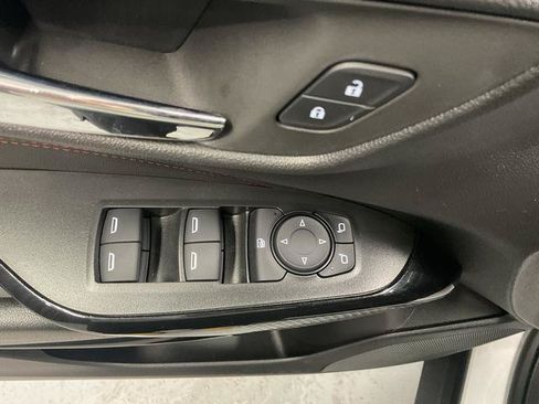 Used 2025 Chevrolet Trax RS w/ Sunroof Package FWD image 11