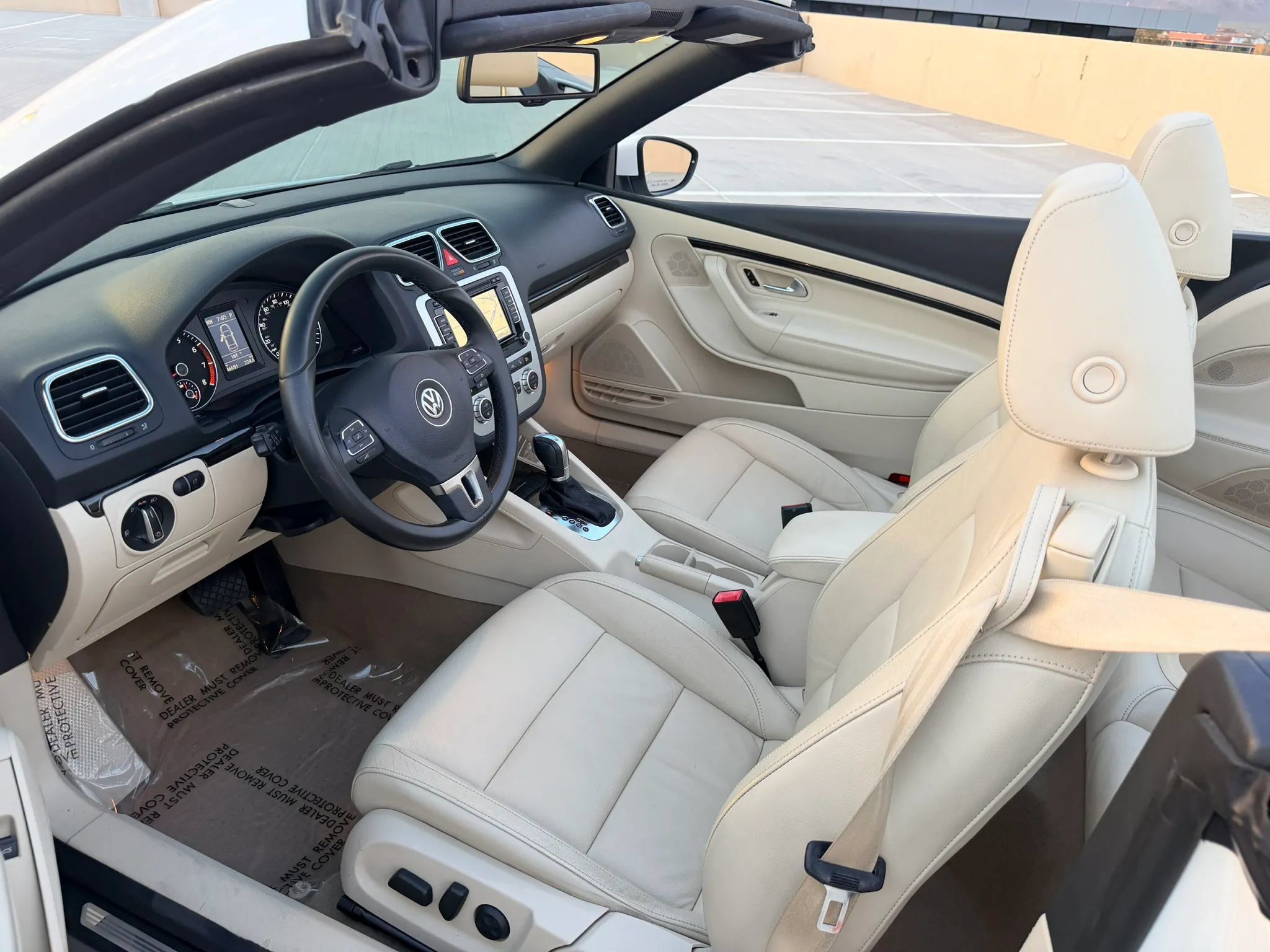 Used 2014 Volkswagen Eos Executive FWD image 23