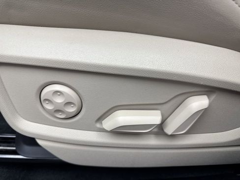 Certified 2025 Audi Q5 2.0T Premium Plus w/ Premium Plus Package image 12