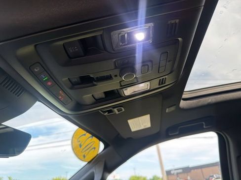 Used 2023 Chevrolet Suburban High Country AWD/4WD image 19