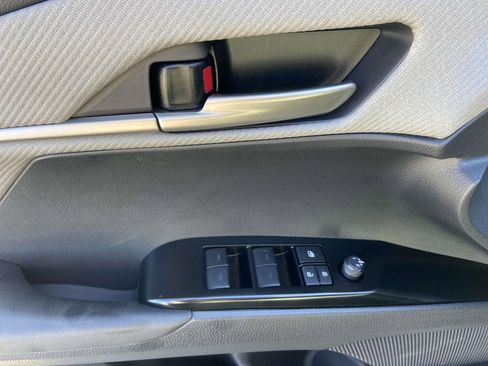 Used 2025 Toyota Camry SE w/ Convenience Package image 13