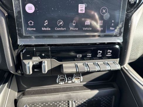 New 2025 RAM 2500 Laramie AWD/4WD image 25