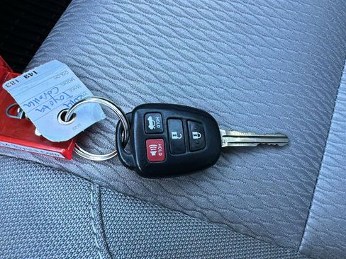 Used 2014 Toyota Corolla LE image 29