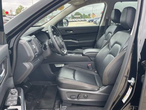 Used 2024 Nissan Pathfinder SL FWD image 10