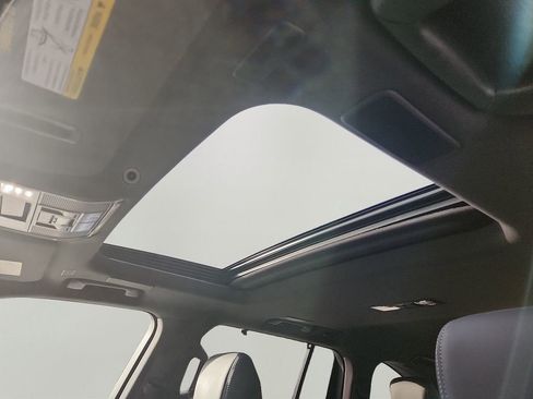 Used 2025 Lexus LX 600 4WD w/ Luxury Package image 15