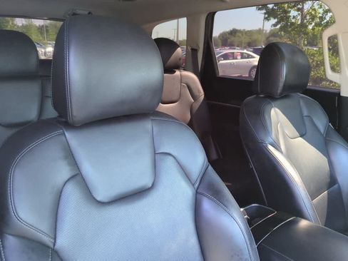 Used 2022 Kia Telluride S FWD image 7