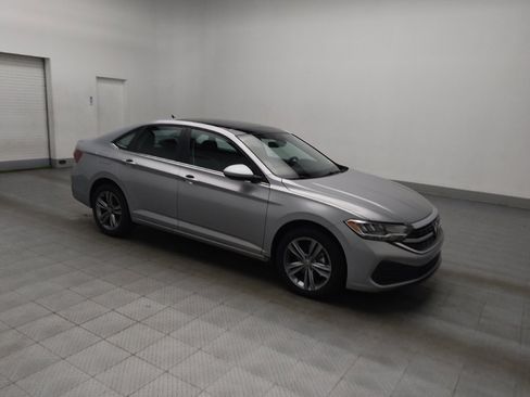 Used 2023 Volkswagen Jetta SE w/ Panoramic Sunroof Package image 11