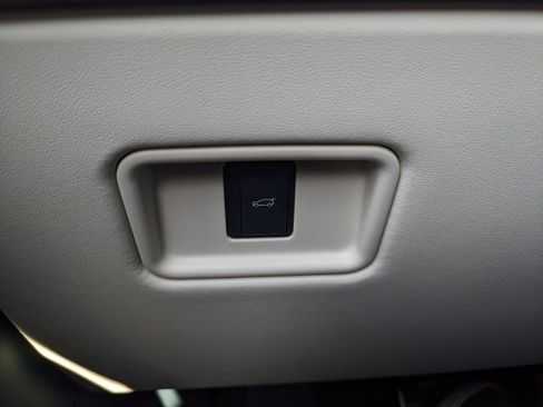 New 2025 Land Rover Range Rover SV image 31