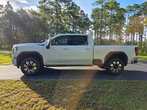 New 2026 GMC Sierra 2500 Denali w/ Denali Reserve Package AWD/4WD image 2