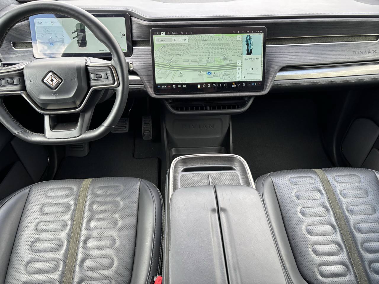 Used 2025 Rivian R1S Adventure Dual AWD/4WD image 9