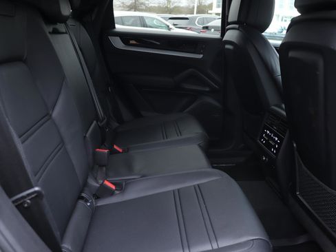 Used 2024 Porsche Cayenne Coupe image 13