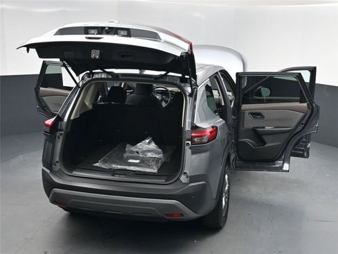 Used 2023 Nissan Rogue S image 16