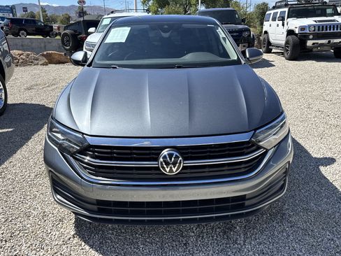 Used 2023 Volkswagen Jetta SE FWD image 4