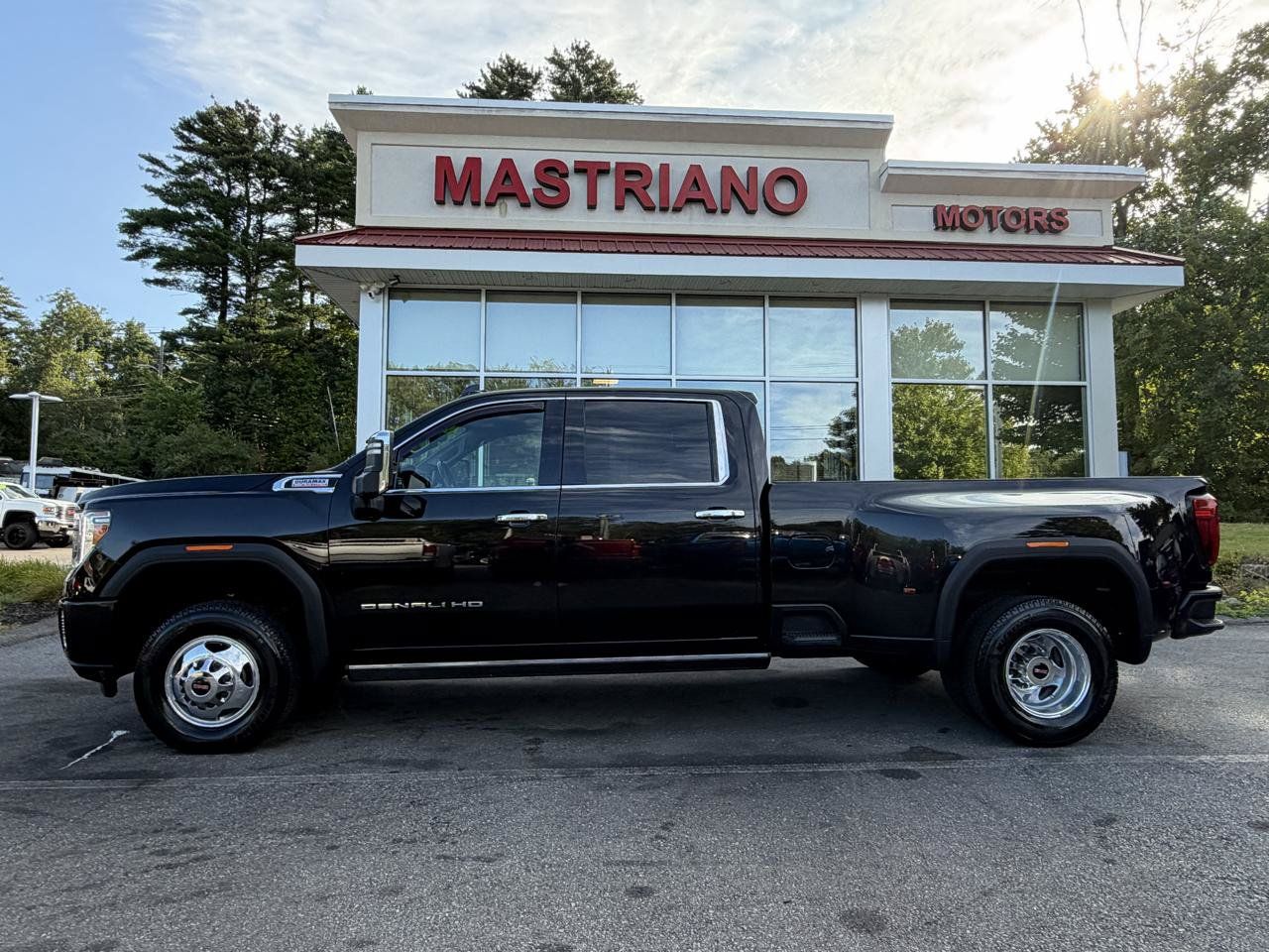 Used 2021 GMC Sierra 3500 Denali w/ Denali Ultimate Package AWD/4WD image 10