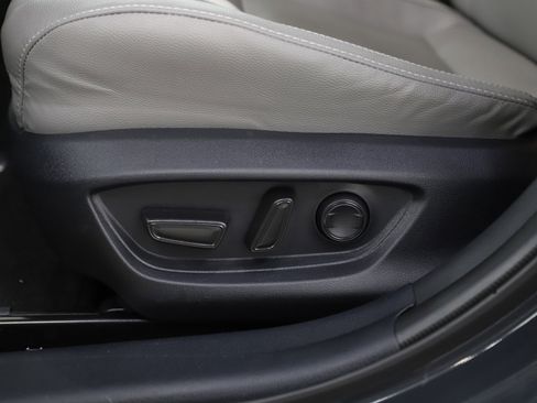 Used 2025 Toyota Camry SE image 27