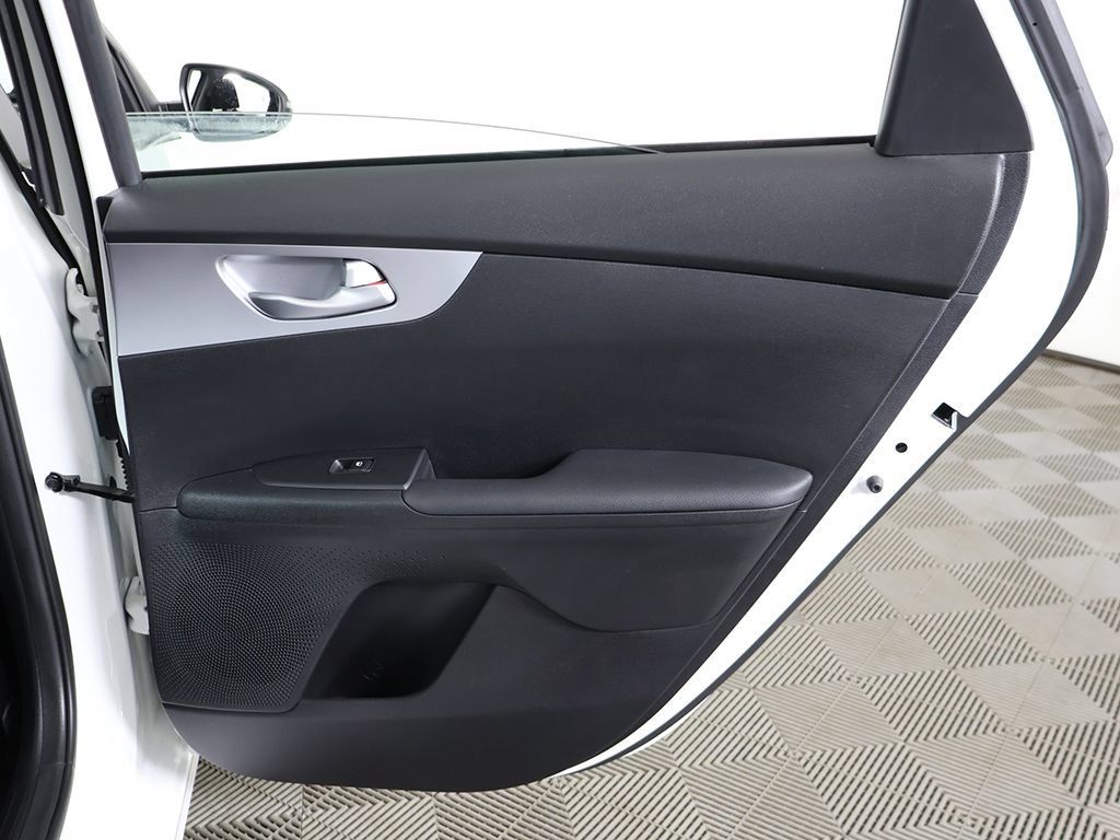 Used 2022 Kia Forte LXS w/ LXS Technology Package FWD image 24