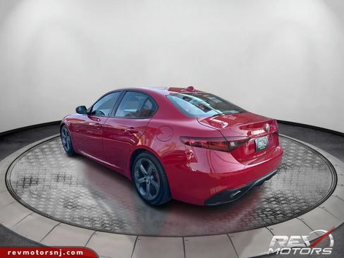 Used 2018 Alfa Romeo Giulia RWD image 3