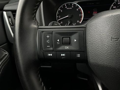 Used 2025 Nissan Rogue SV image 33