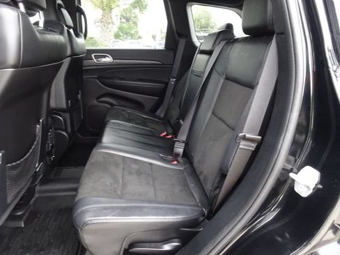 Used 2020 Jeep Grand Cherokee Altitude RWD image 9