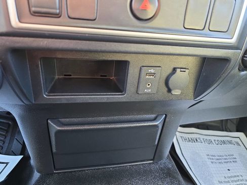 Used 2017 Nissan Titan S image 27